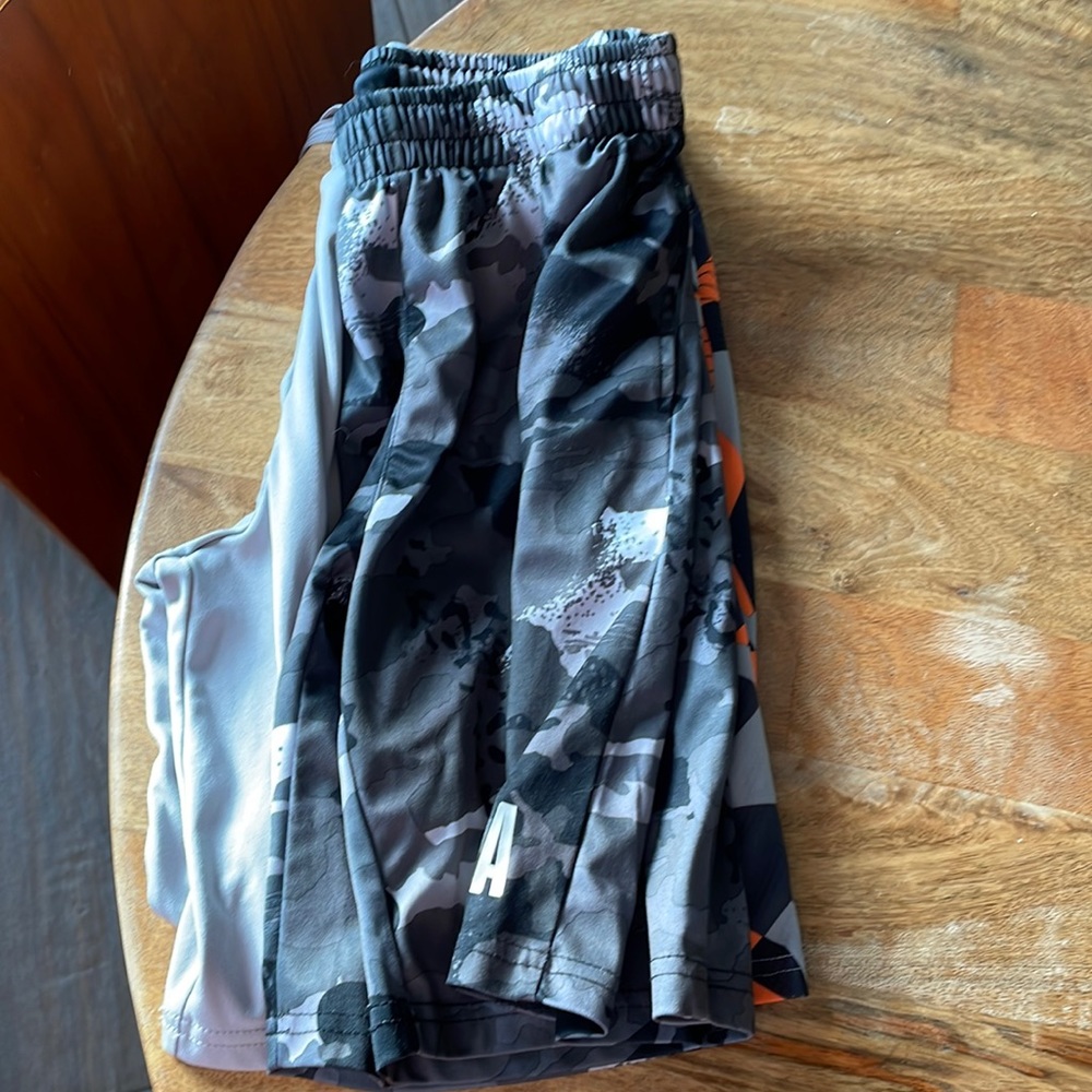 Two shorts L an XL